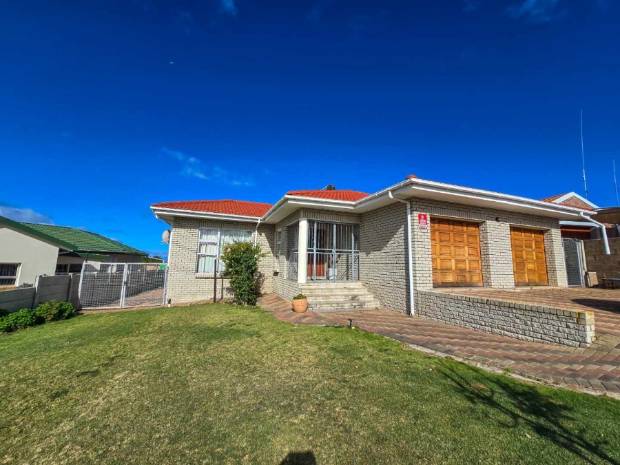 3 Bedroom Property for Sale in Stilbaai Wes Western Cape